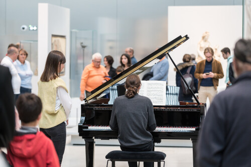 Muse&Piano-3 © Louvre-Lens / F. Iovino